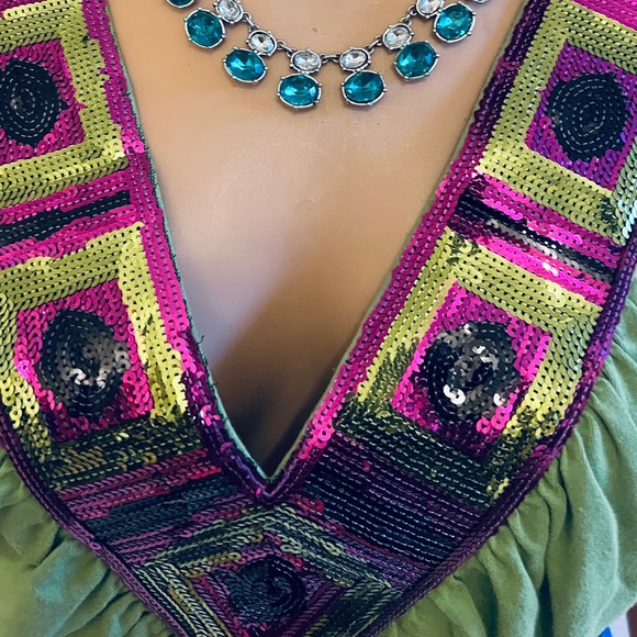 Green Graphics Sequins Top - by Flying Tomato Size XL - Picture 11 of 15